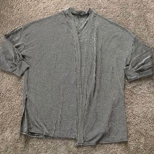 Gyft women’s medium striped cardigan